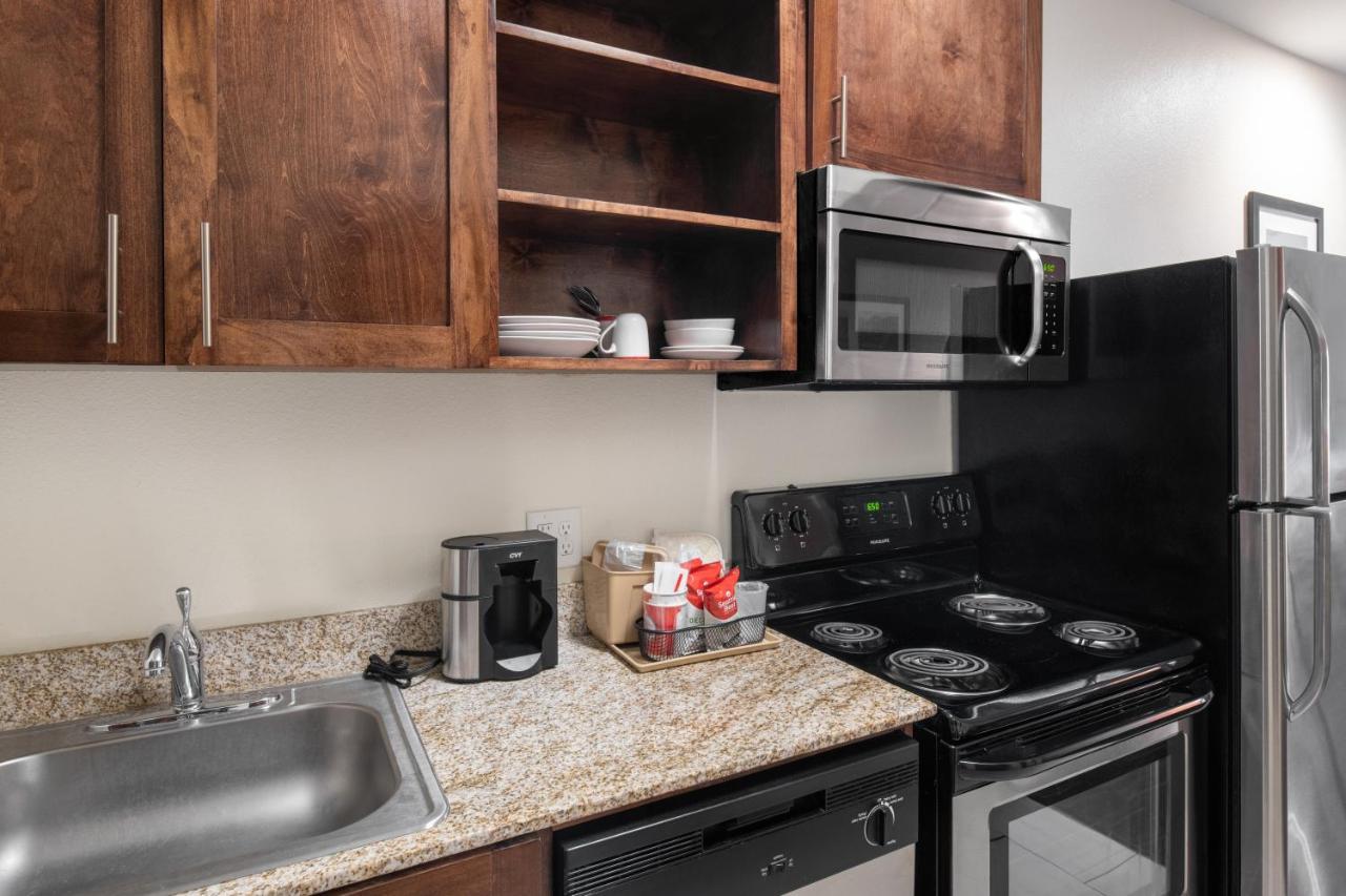 Home Away Kitchen Suites Enid Dış mekan fotoğraf