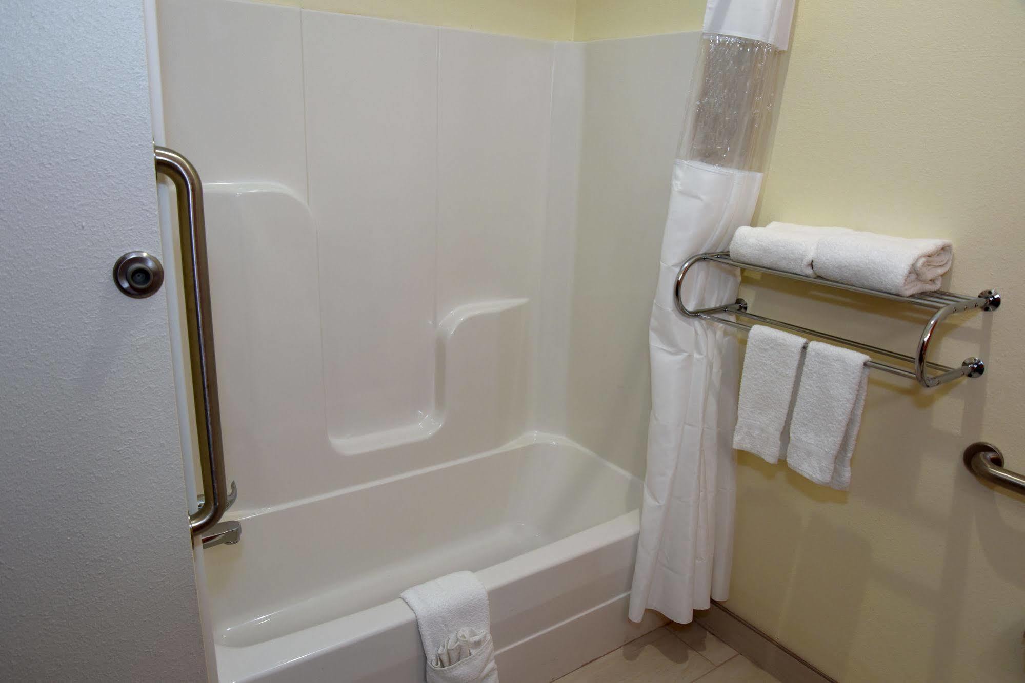 Home Away Kitchen Suites Enid Dış mekan fotoğraf