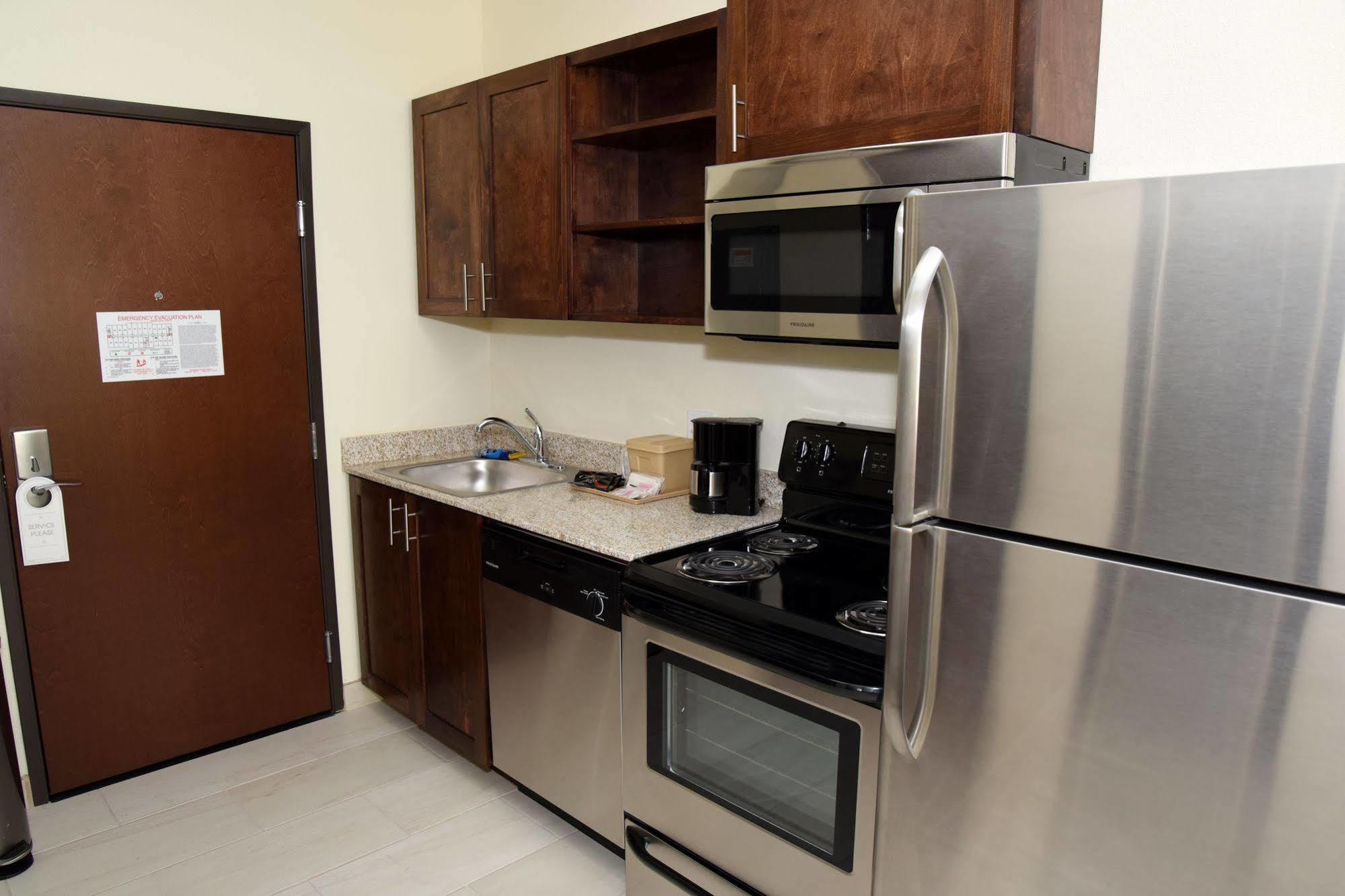 Home Away Kitchen Suites Enid Dış mekan fotoğraf